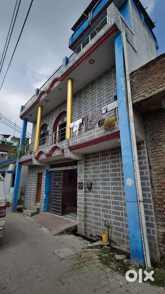 Selling my house just 10 steps away from mein road