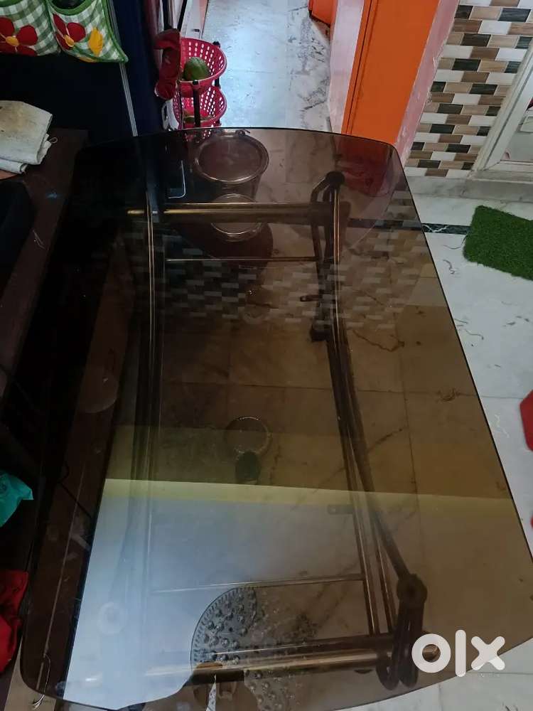 4 seater Dining table