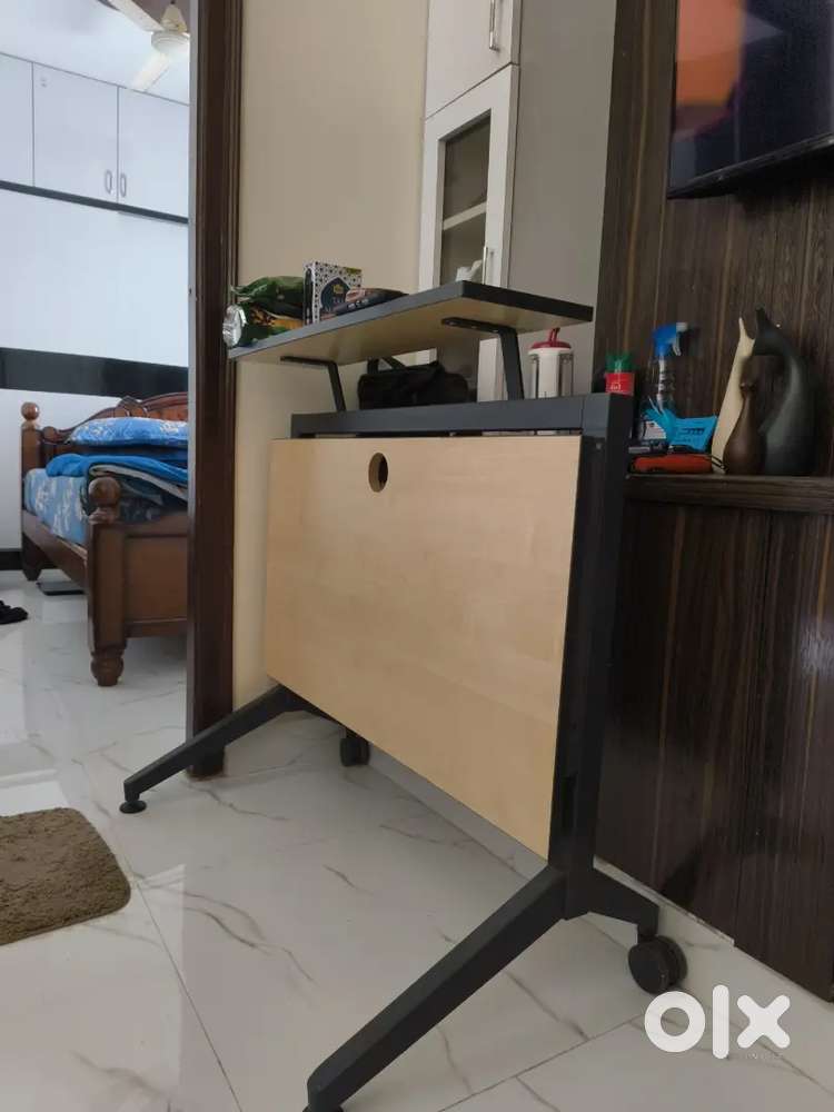 Computer table