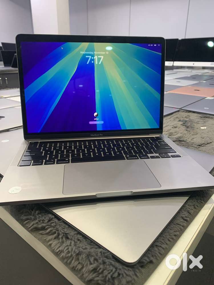 Macbook pro 13inch/A2251/Core i7 32GB 512GB SSD/touchbar/With bill