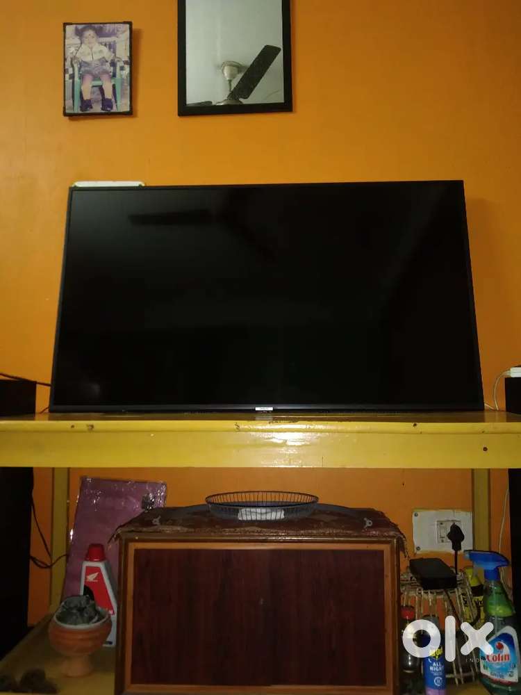 SAMSUNG UHD 4K TV 49 INCHES