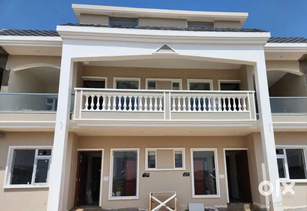 Available 4bhk Semi furnished independent villa in zirakpur