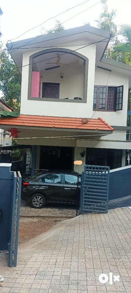 Well maintained Double storied semi furnished House in Calicut City