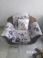5 seater sofa with pilow and cover