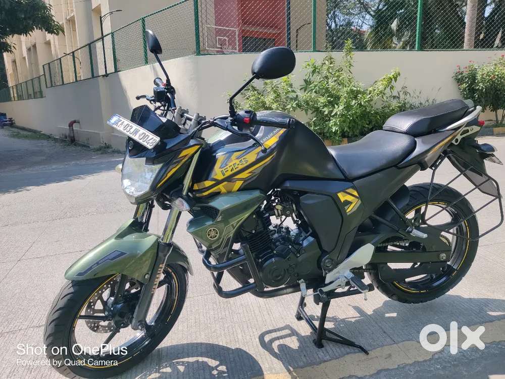 Yamaha fZS V2  Military Edition in Mint condition