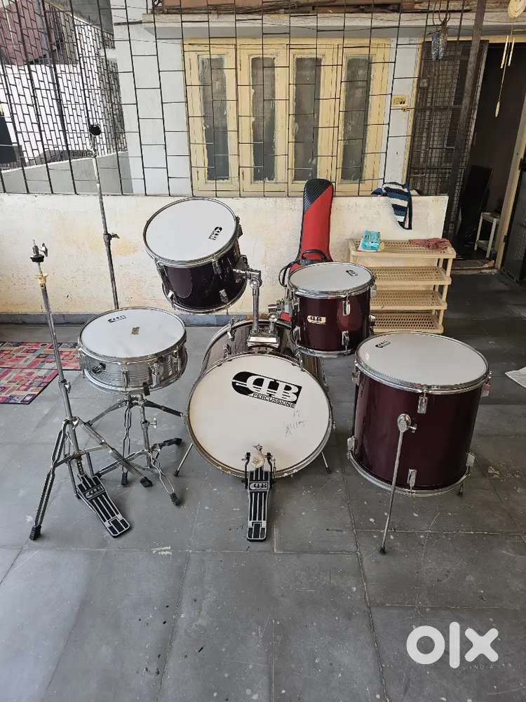 Elegant DB Percussion Drumset in Burgundy Red – Classic Kit