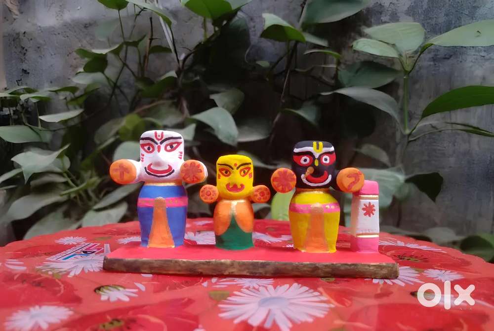 हाथ से बनी मिट्टी की भगवान् जगन्नाथ की मूर्ति