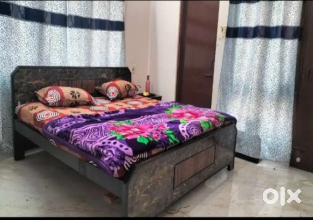Family and Couple Friendly Room Available Near Lanka BHU