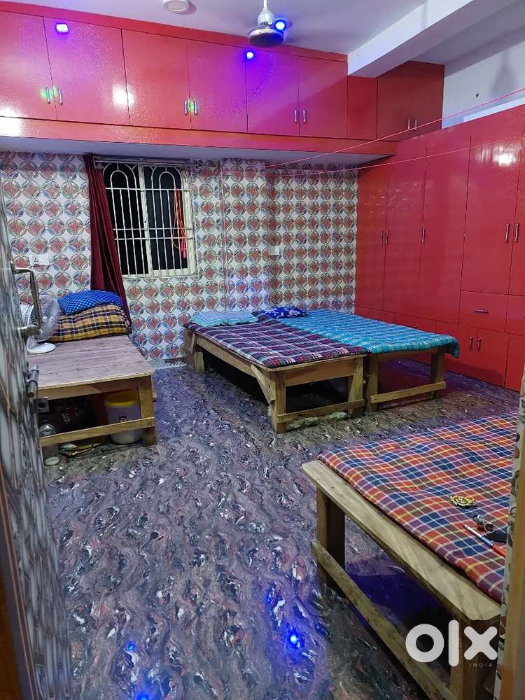 SHANTI GIRLS HOSTEL BARAMUND BUS STAND GIRLS  JOB HOLDER STAY  2500