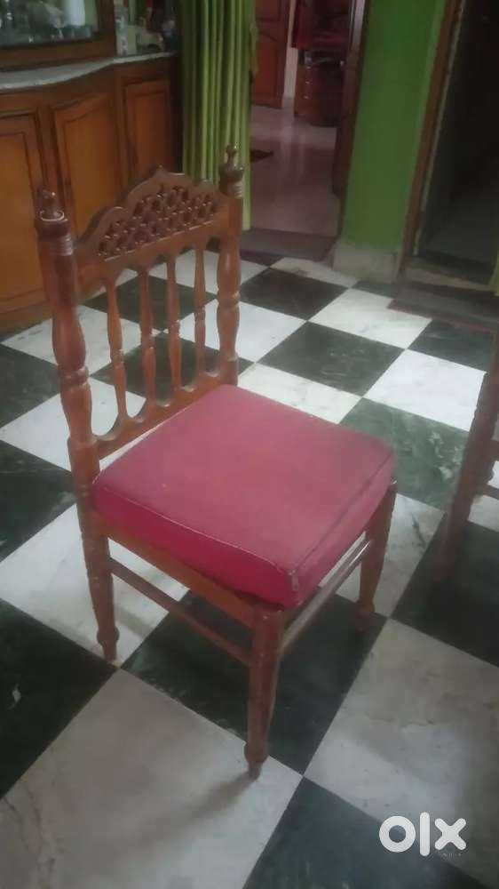 Dinning table with 6 chairs