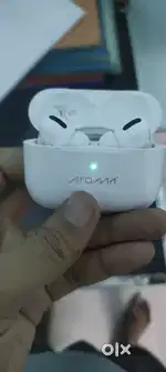 Bluetooth earbuds in good condition