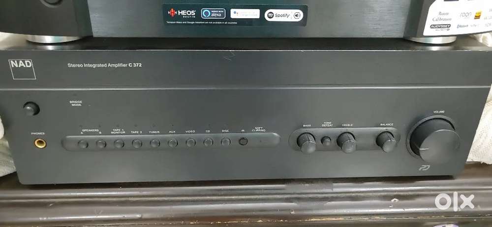 NAD C372 integerated stereo amplifier -- marantz onkyo denon cambridge