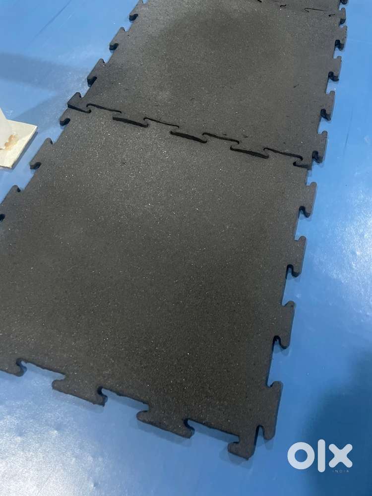 Gym mat with lock