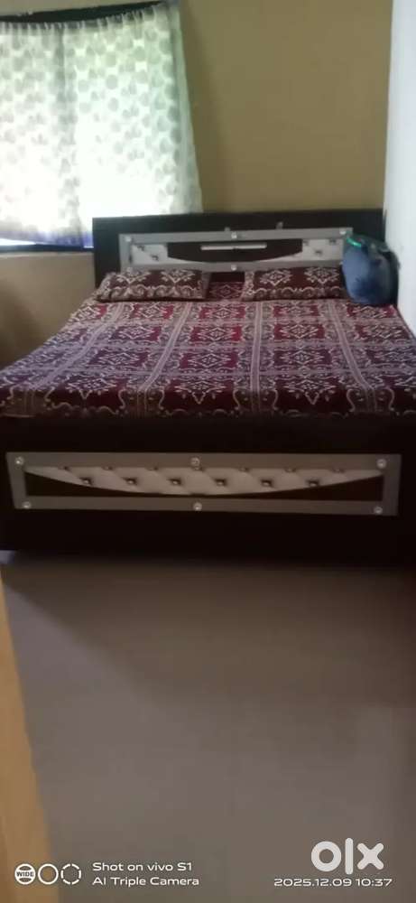 5x6 full iron bed + matress
