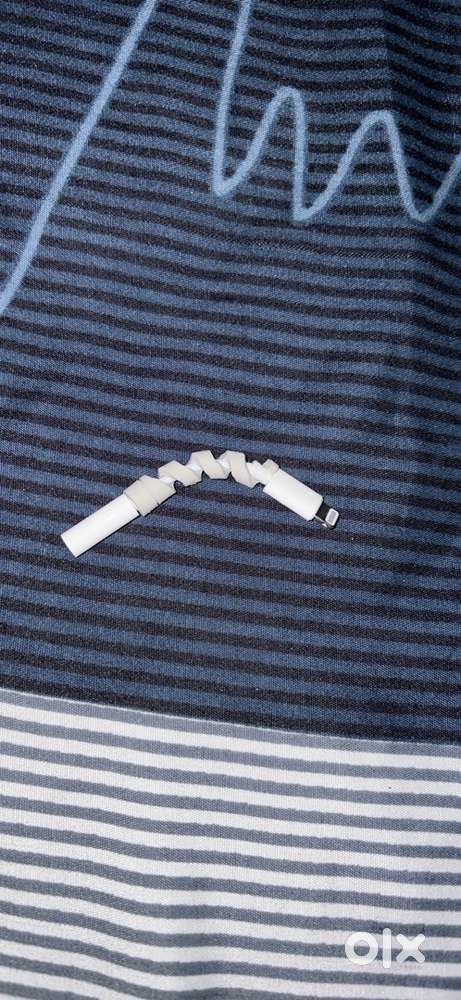 Apple Lightning to 3.5mm Jack Dongle - Mint Condition