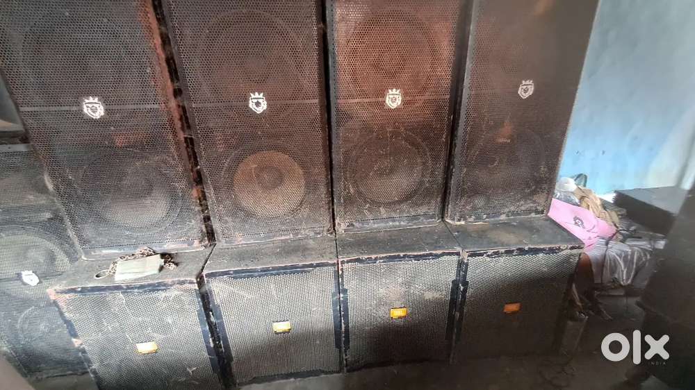 Dj machine and speaker  all setup