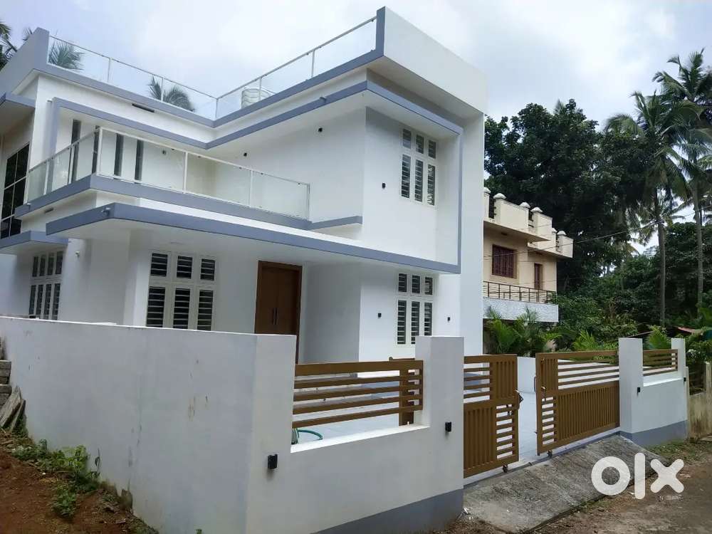 THRISSUR KURIACHIRA 4 BHK BRAND NEW HOUSE READY TO MOVE