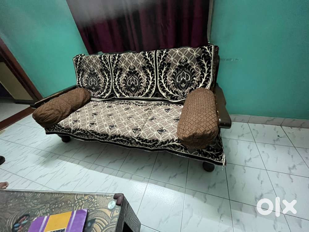5 seater wooden sofa with cover and pillows