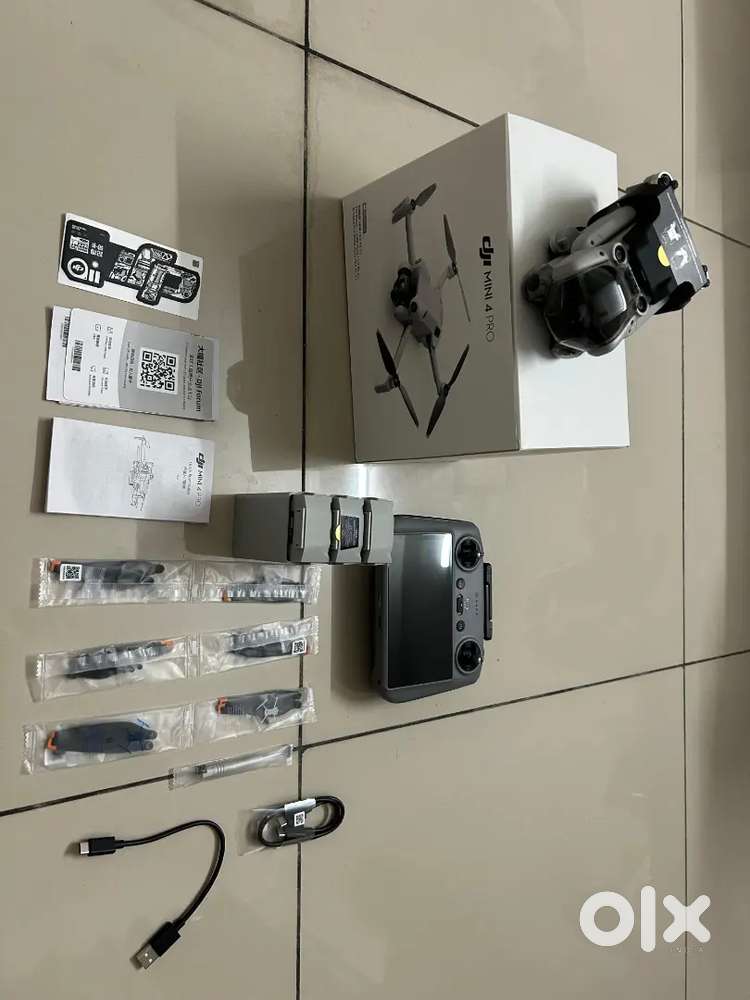 DJI MINI 4pro fly more combo PLUS, 6 months old, extra Propeller