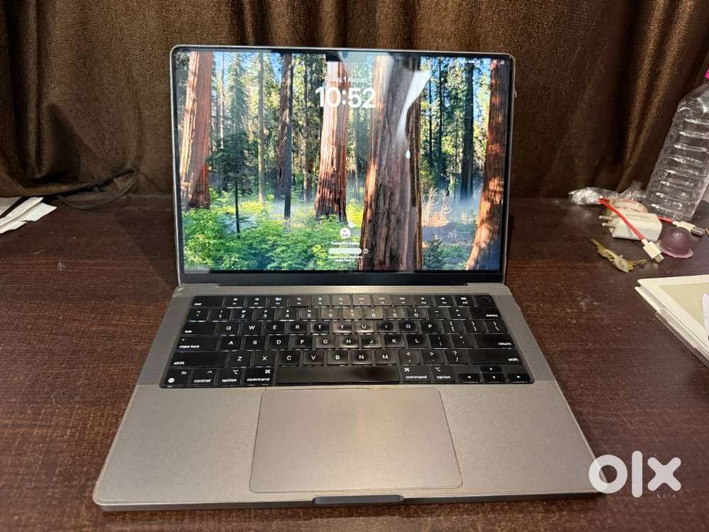 MacBook M3 2024 8GB / 512GB  17 Months Old  Scratchless