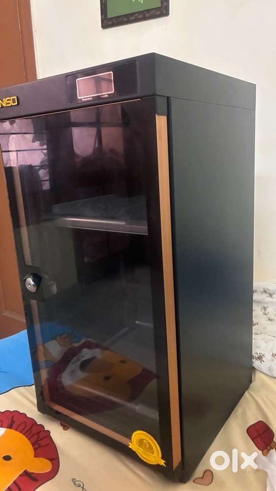 Camera dry cabinet