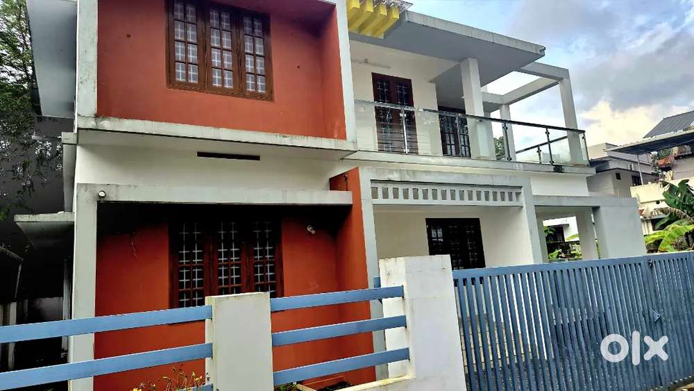 House near Cherthala police station Nh 300 mtr 4 BHK
