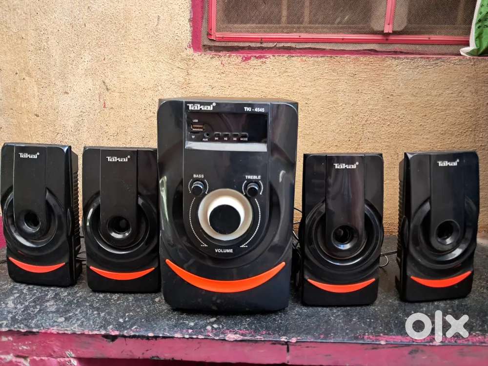 Takai home theatre with 4 speaker box