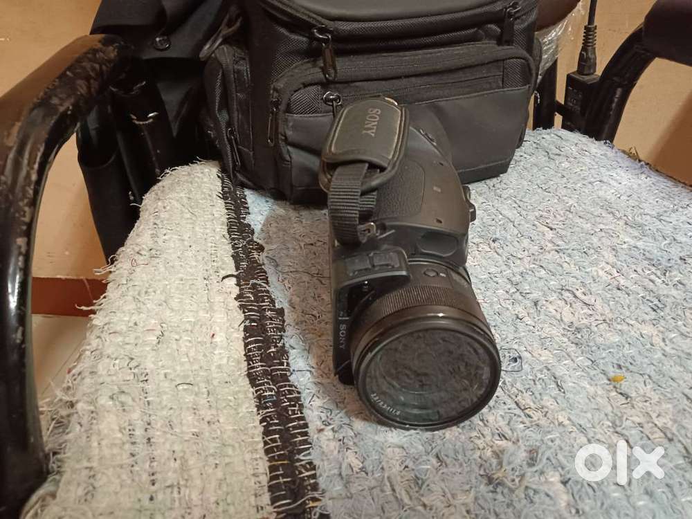 SONY FDR-AX 700 4K VIDEO CAMERA