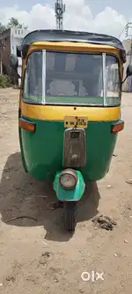 Riksa bajaj re