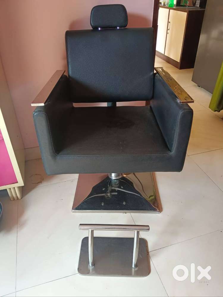 BEAUTY PARLOUR CHAIR