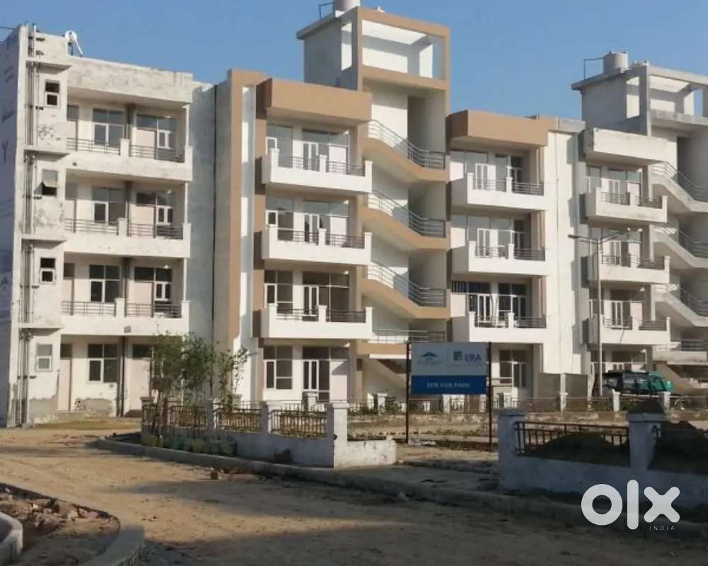 Corner 3 bhk ground floor Divine court sector 76 fbd