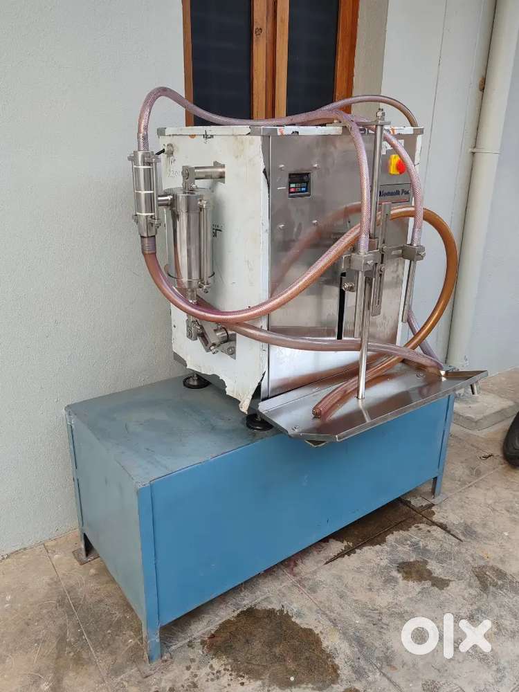 Engine oil filling machine