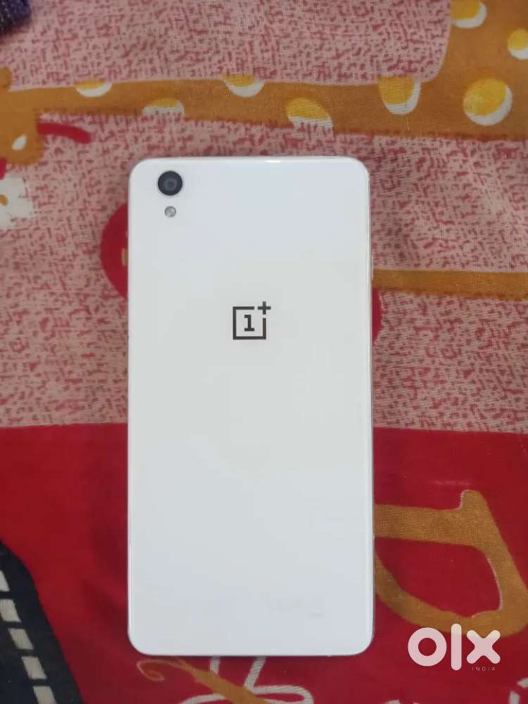 Model e1003 4G colour white apple looking