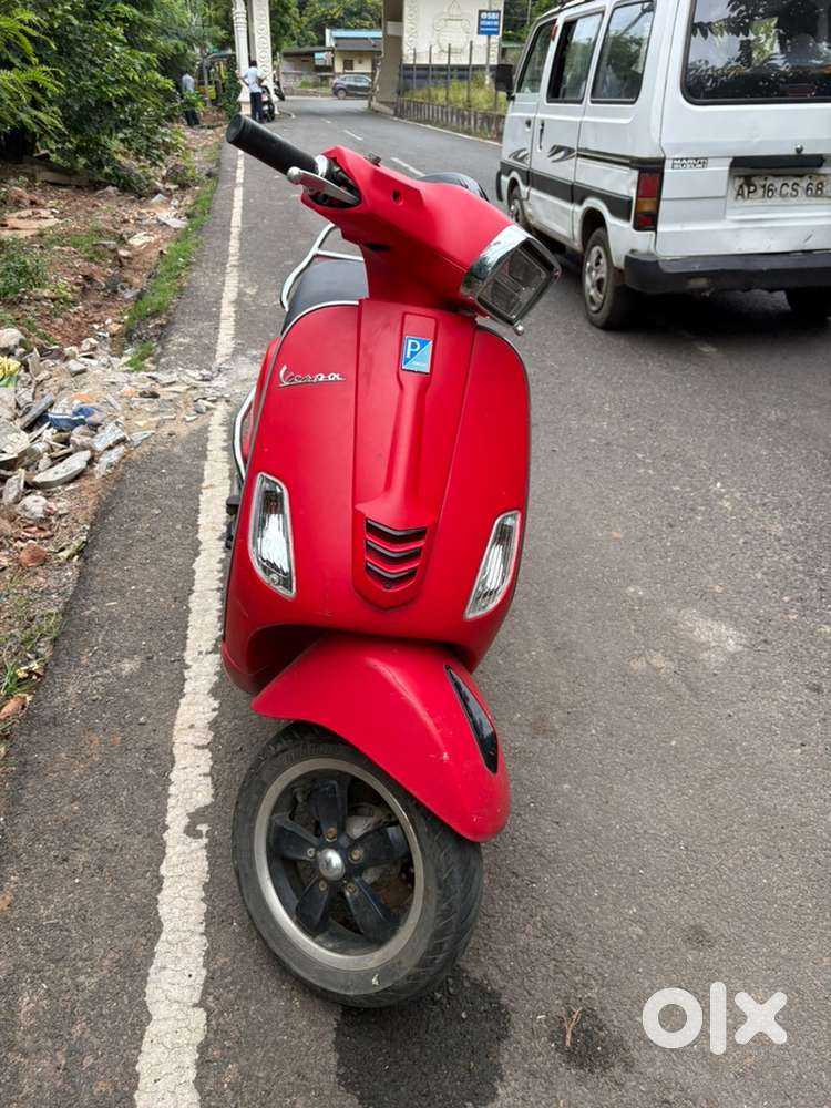 Vespa sxl 125 mat Red