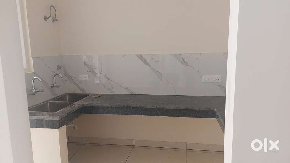 Totally new unused 2 bhk   flat vid parking store and all amenities