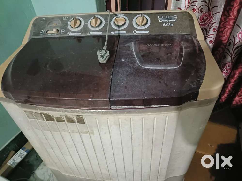 Lloyd 8 kg semi-automatic washing machine