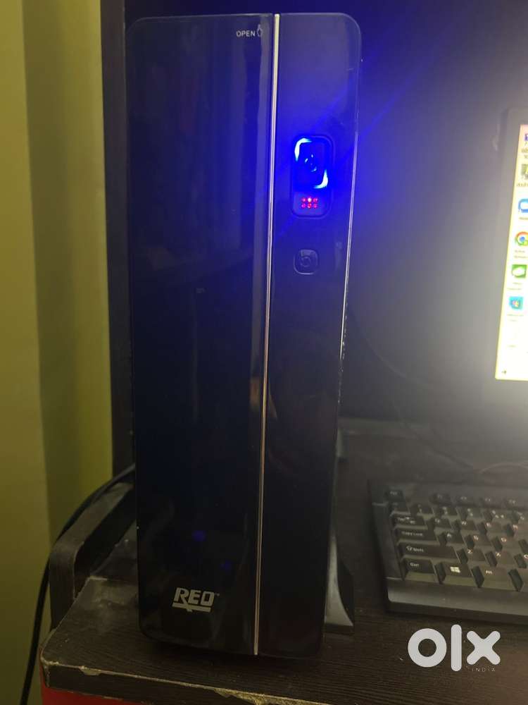 Reo Desktop with LG Monitor