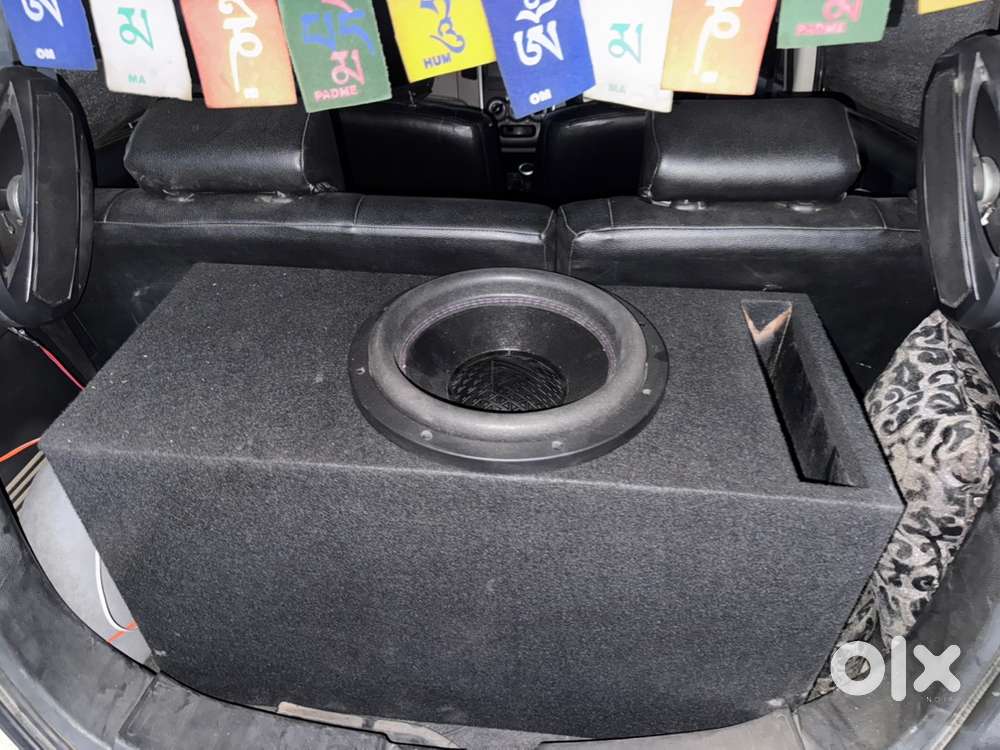 Aura indigo subwoofer brand new 750 rms 1 month old with tunned peti
