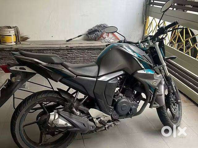 YAMAHA FZ FI  Sports Bike  Milage 45+