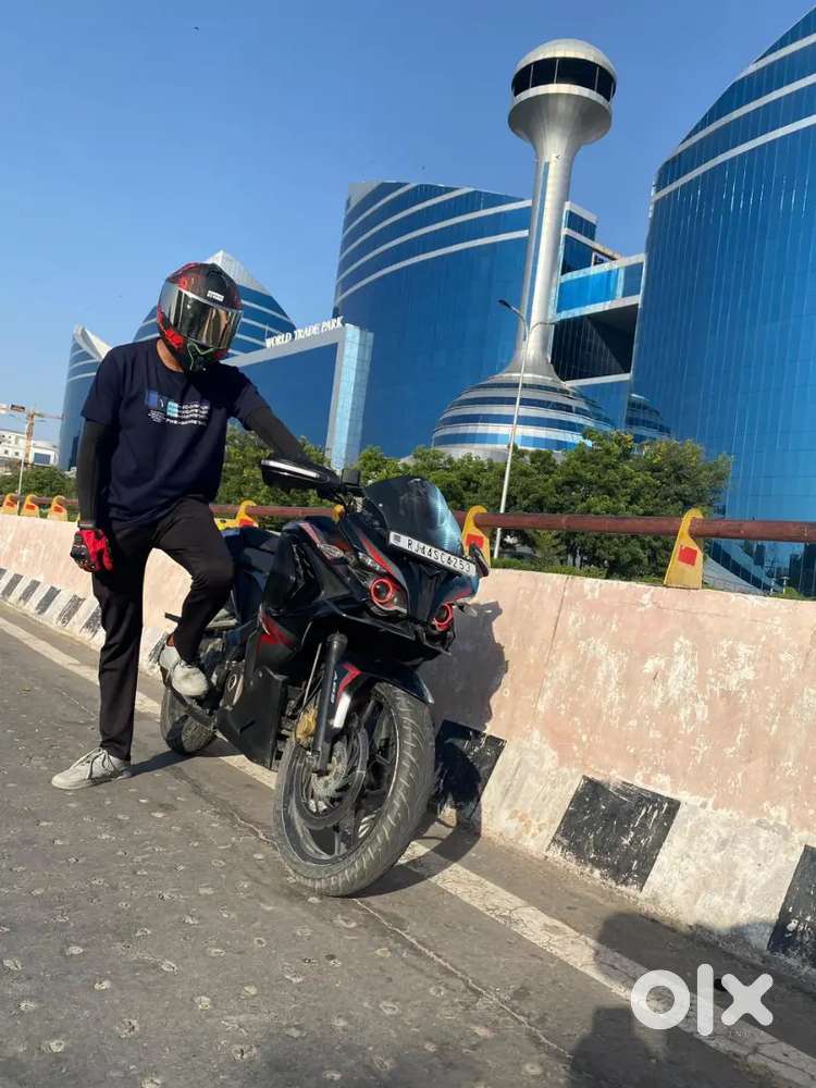 Bajaj pulser RS 200