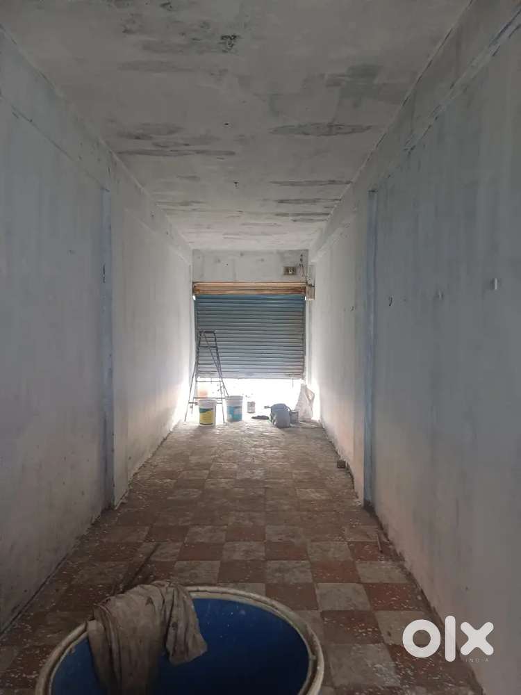 Pipali main road upar chat sathe dukan vechavni 320 ft