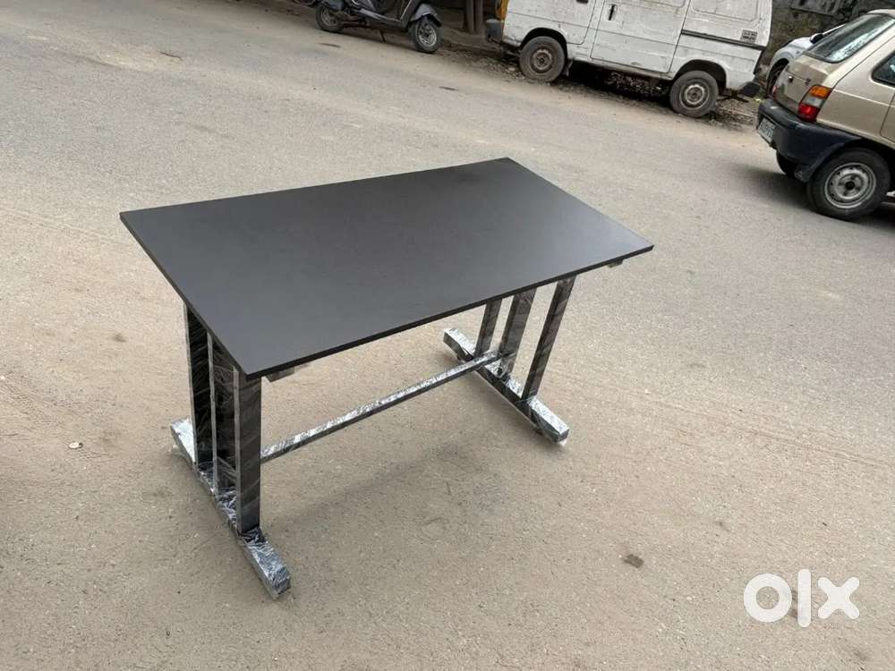 Brand new metal office table at factory price 4 feet size