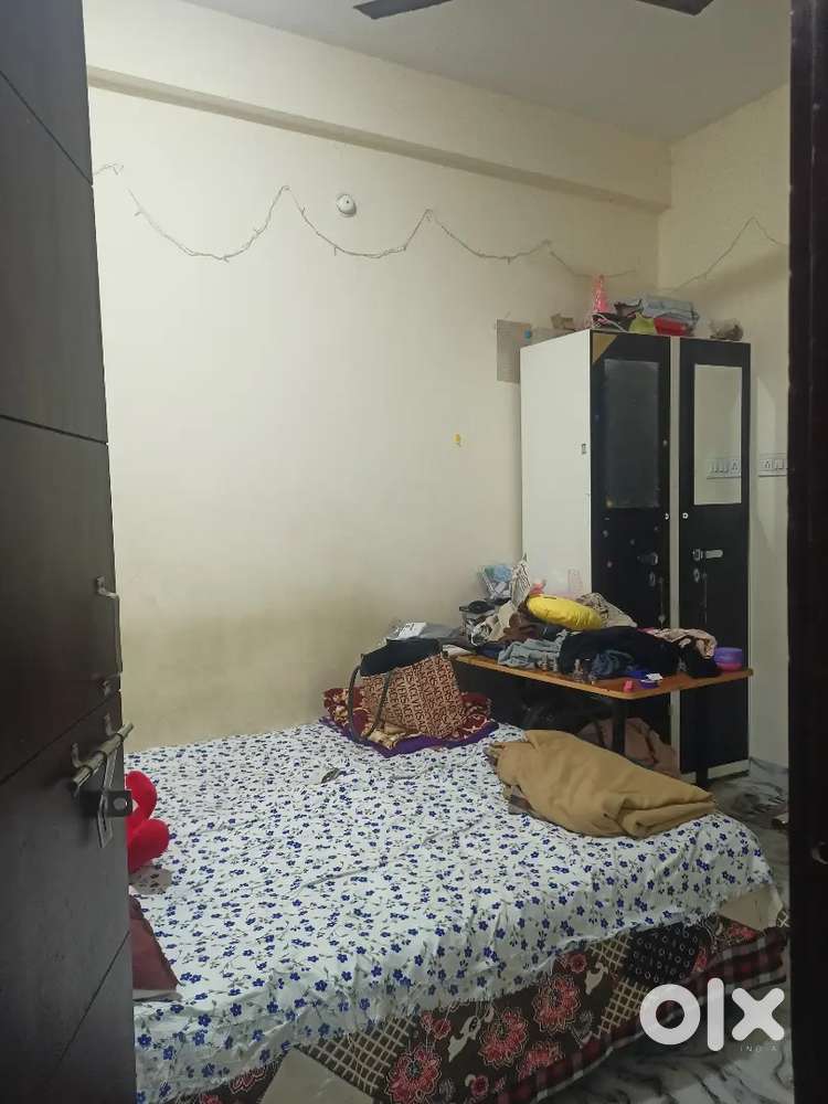 1 Rk room ,for girl, 1 girl needed one is already living