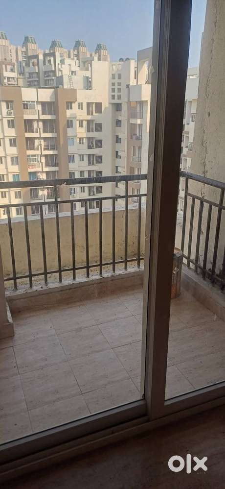 Amrapali Golf Homes :  2 BHK Semi Furnished Flat for rent