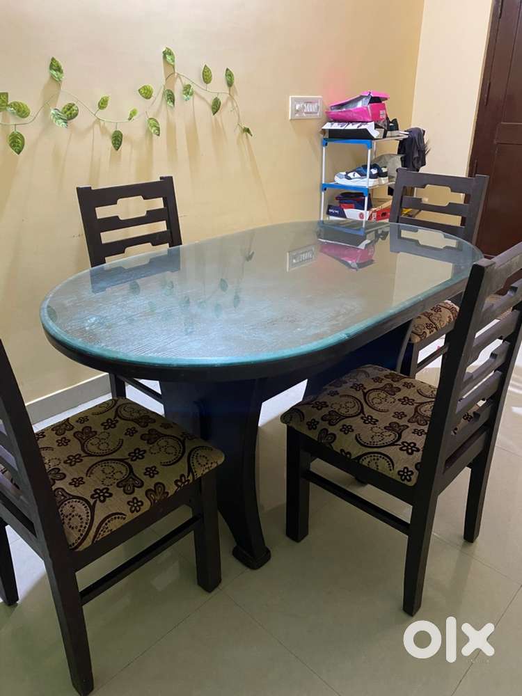Dinning table with 4 chairs