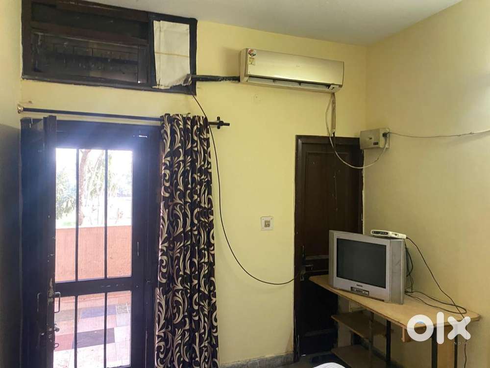 Single room without kitchen for single boy