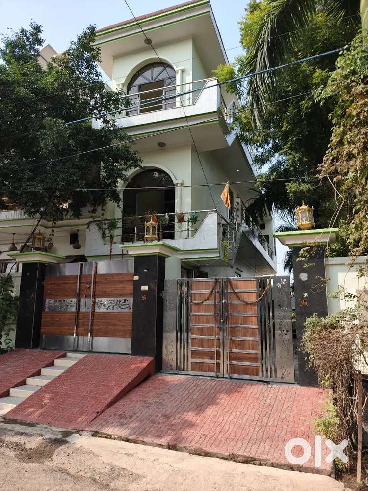 Excellent 2 room set available semi-furnished 2 store good ventilation