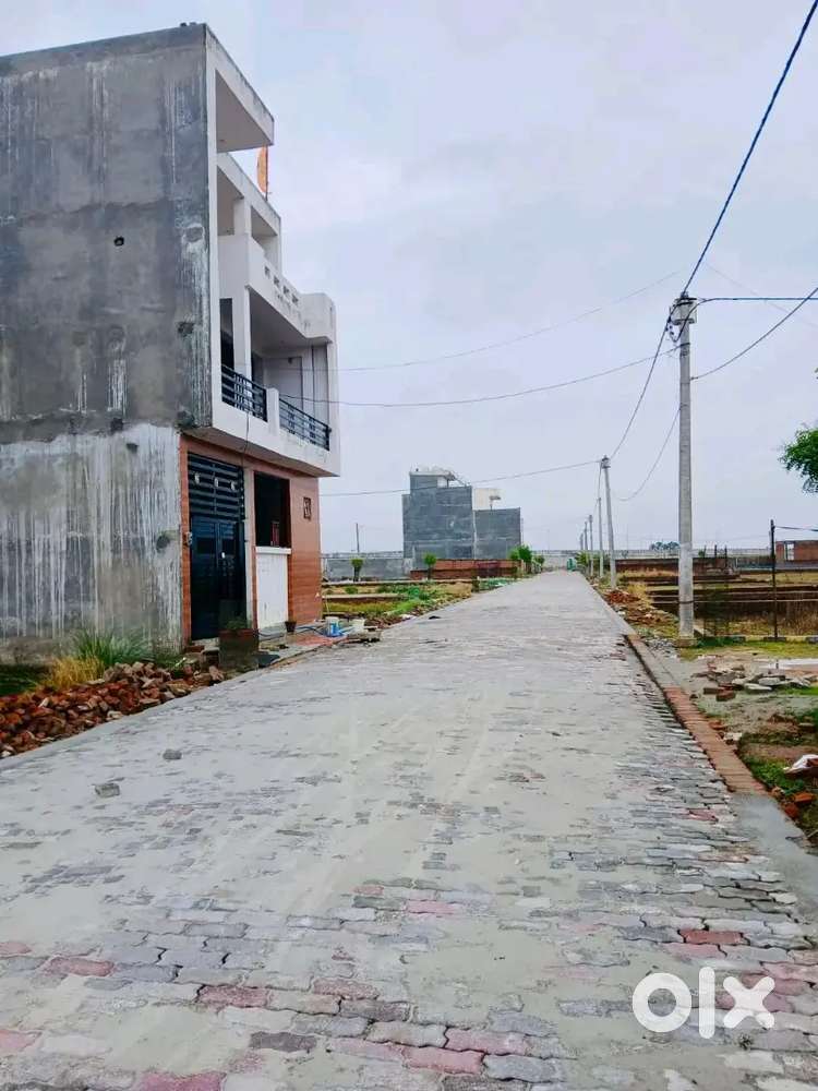 बहुत ही अच्छे कीमत में बना बनाया घर शानदार लोकेशनमें सीतापुर रोड पर
