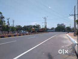 47 LAK ME 100 FEET ROAD PAR CORNER PLOT WOH BHI 93 KA FRONT KE SATH.