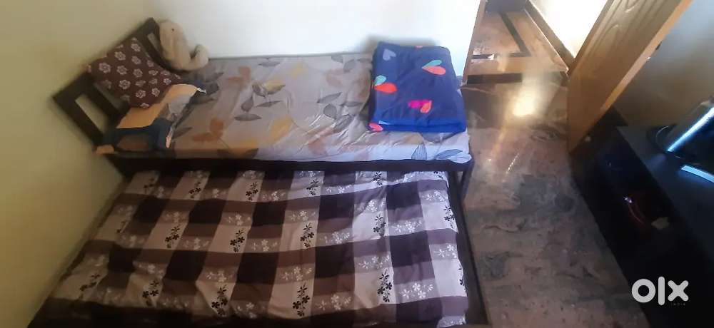 Pepperfry trundle bed with two single mattress